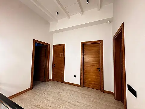 Satılır 5 otaqlı həyət evi 220 m²