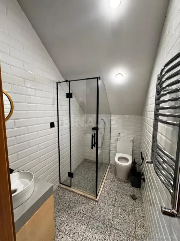Satılır 5 otaqlı həyət evi 220 m²