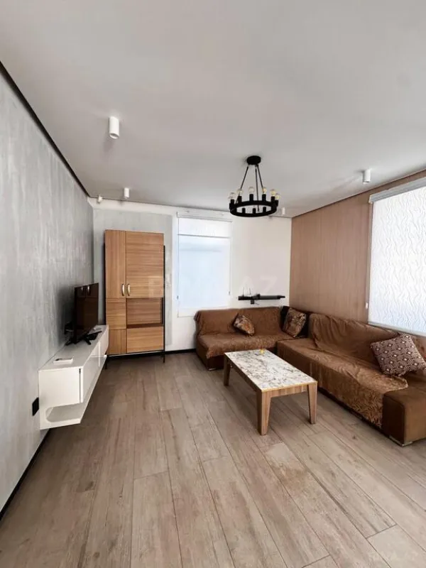 Satılır 5 otaqlı həyət evi 220 m²