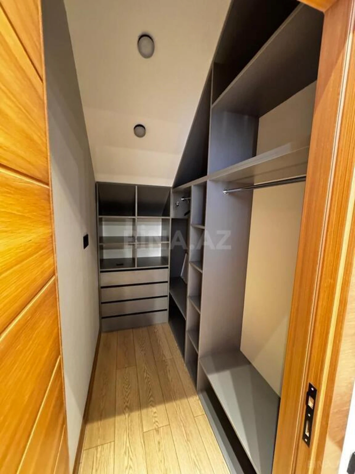 Satılır 5 otaqlı həyət evi 220 m²