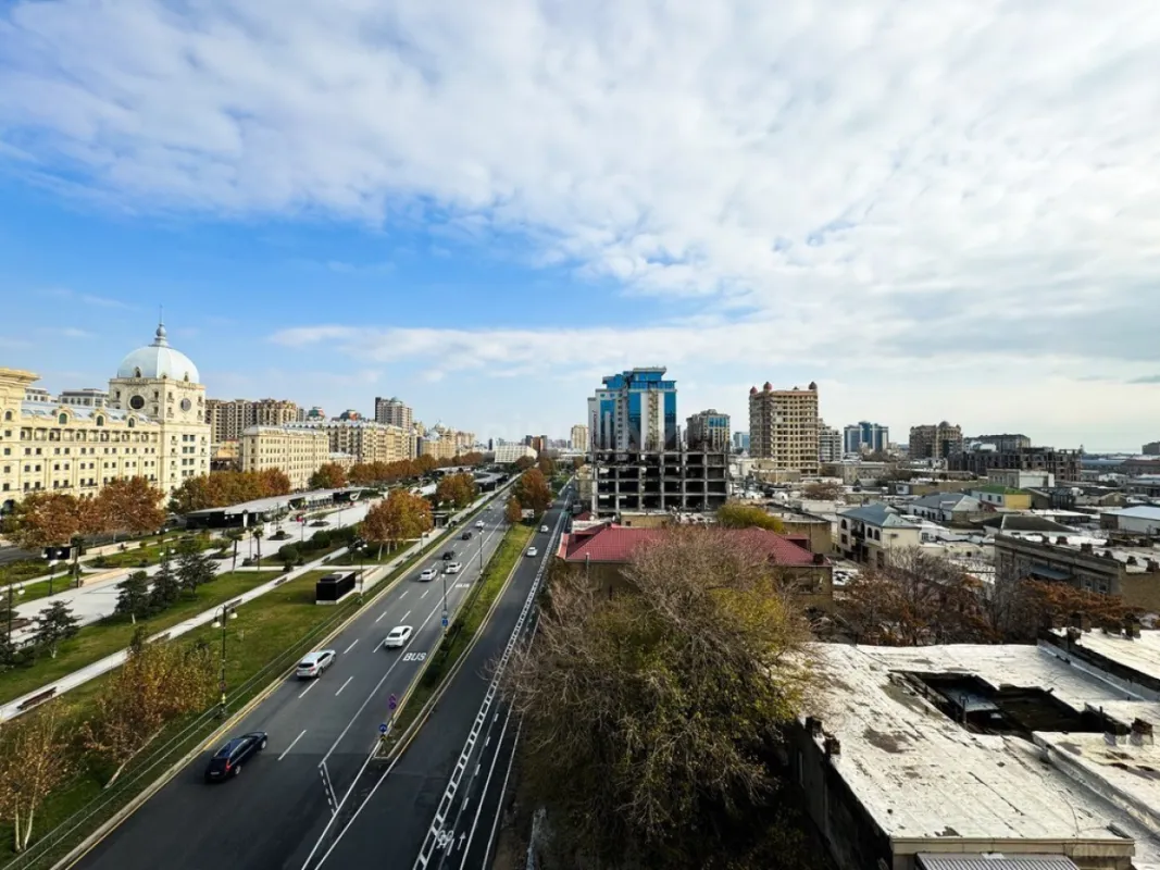 Satılır 3 otaqlı mənzil 189 m²