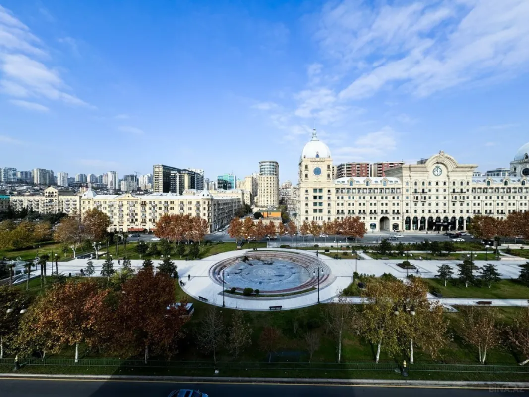 Satılır 3 otaqlı mənzil 189 m²