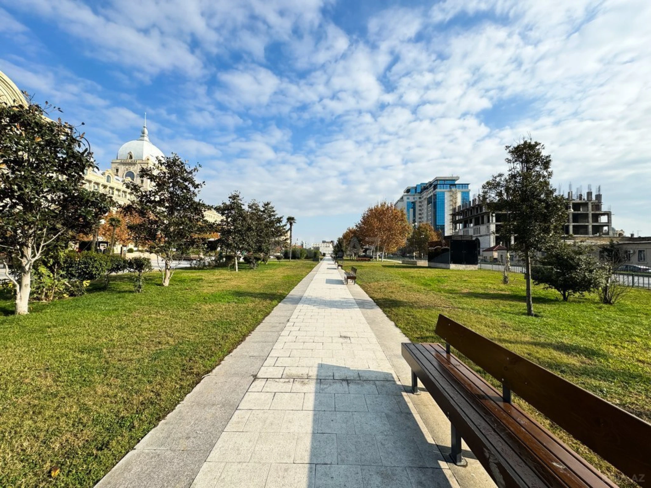 Satılır 3 otaqlı mənzil 189 m²