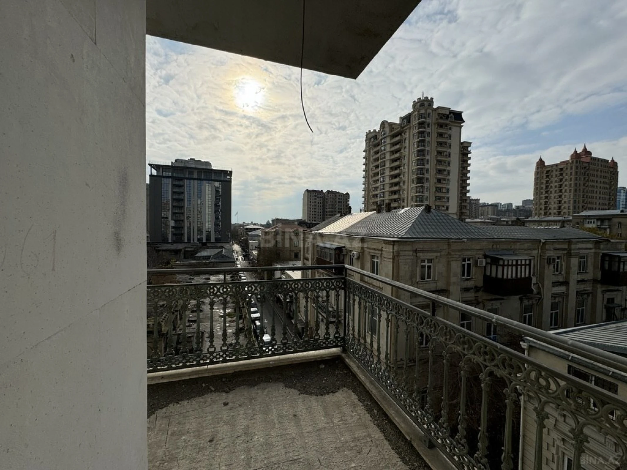 Satılır 3 otaqlı mənzil 189 m²