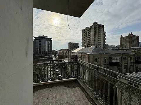 Satılır 3 otaqlı mənzil 189 m²