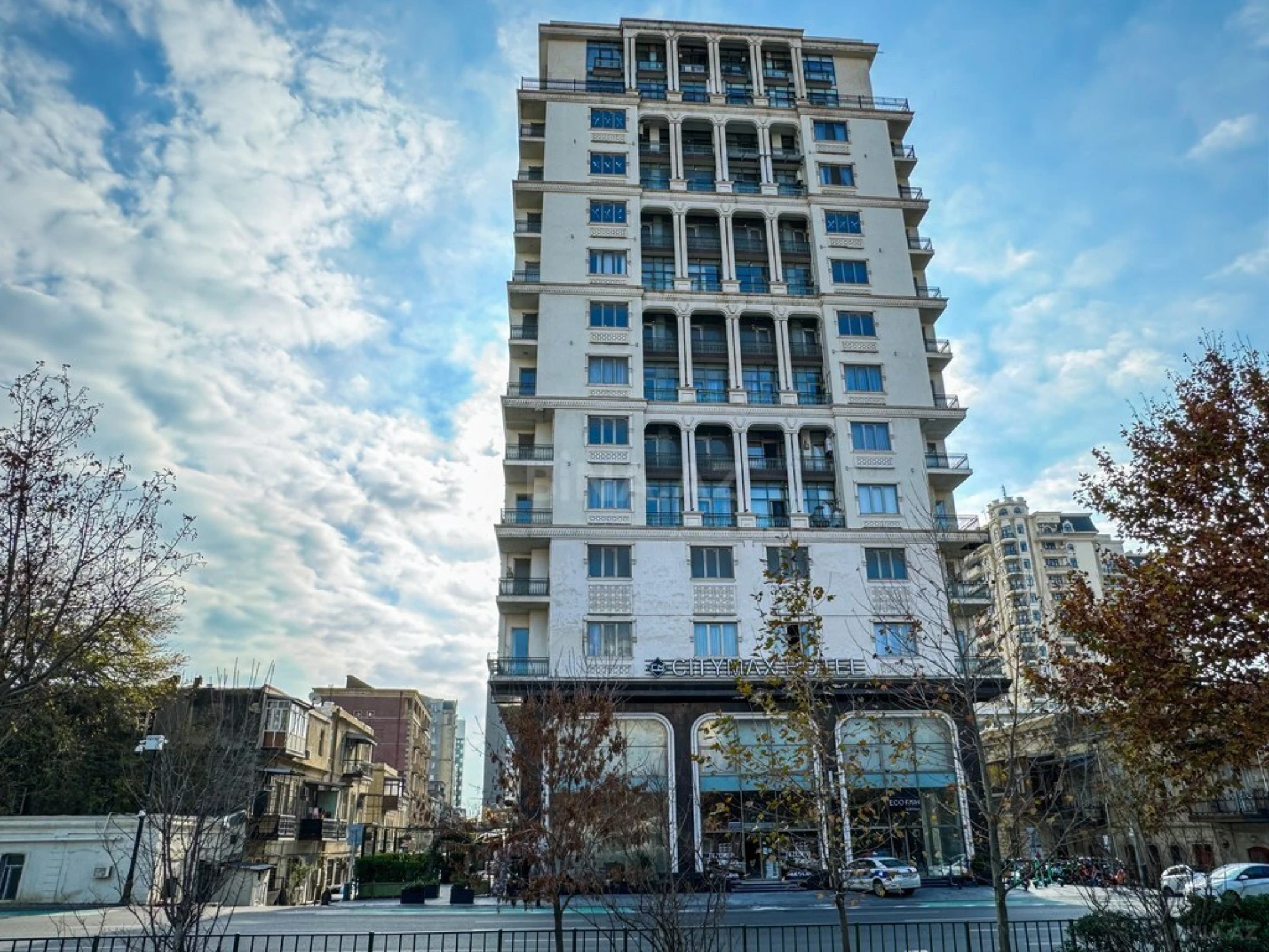 Satılır 3 otaqlı mənzil 189 m²