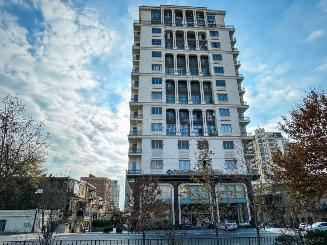 Satılır 3 otaqlı mənzil 189 m²
