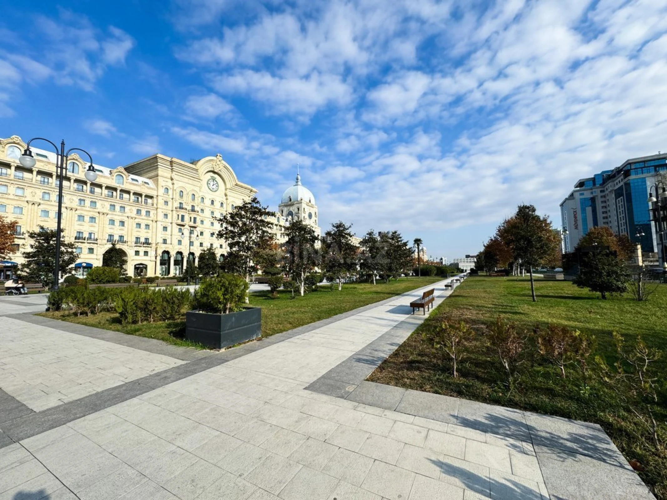 Satılır 3 otaqlı mənzil 189 m²