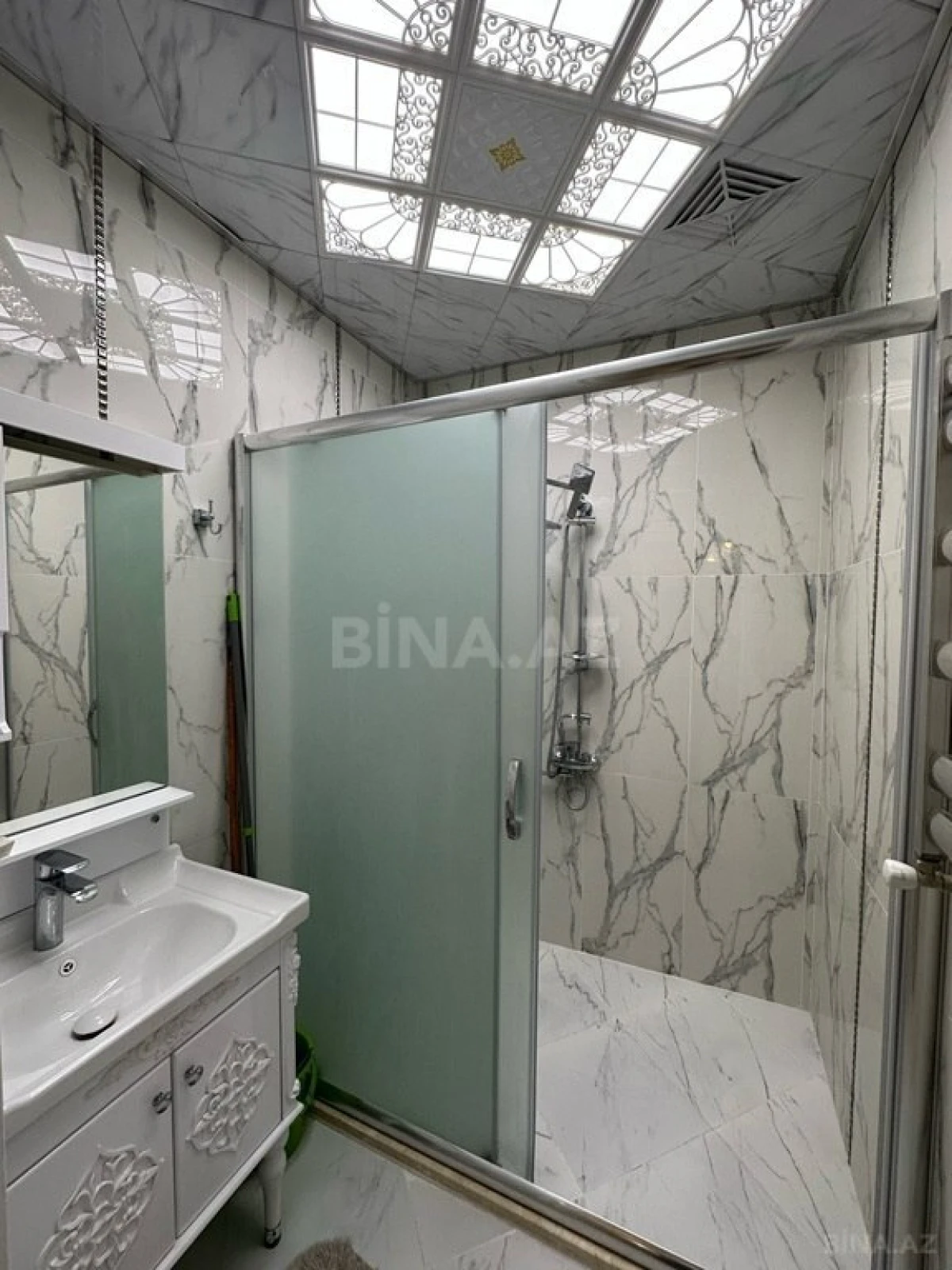 Kirayə verilir 3 otaqlı mənzil 130 m²