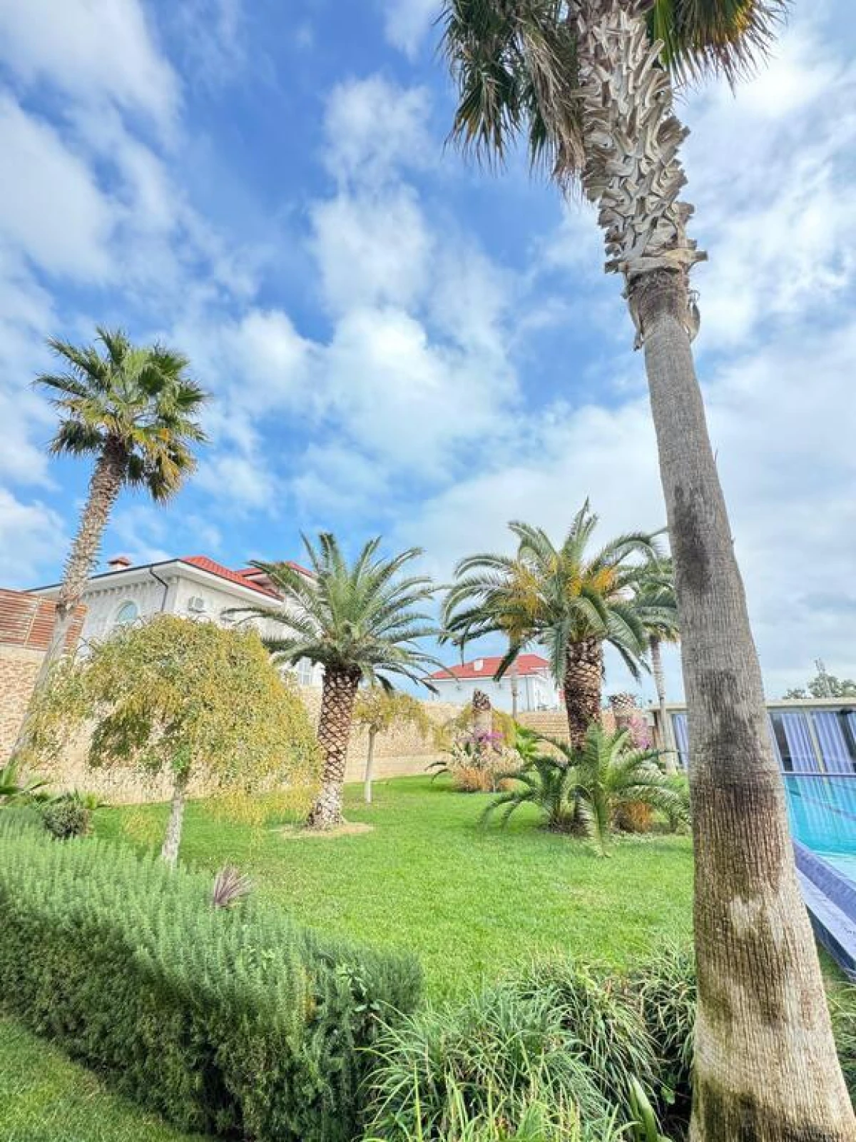 Satılır 6 otaqlı həyət evi 500 m²