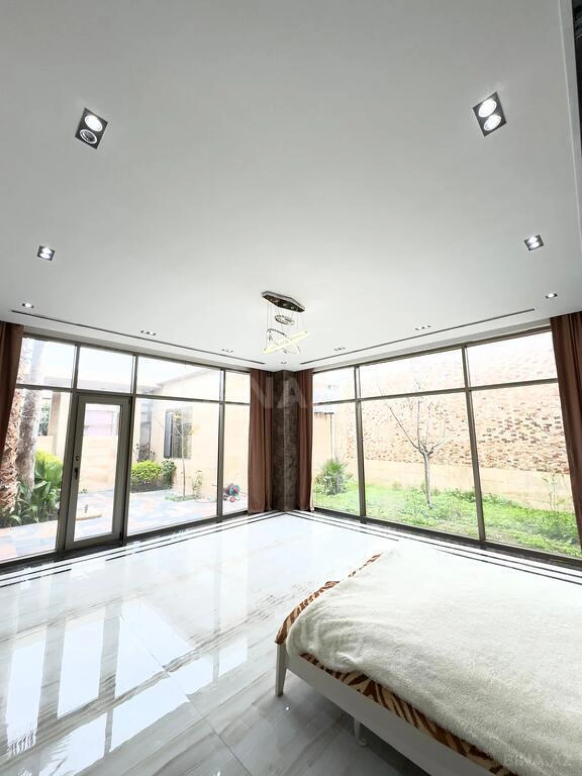 Satılır 6 otaqlı həyət evi 500 m²