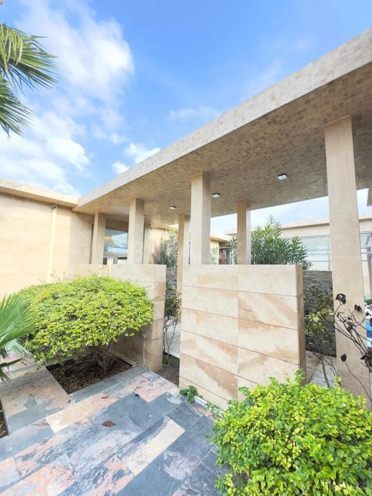 Satılır 6 otaqlı həyət evi 500 m²