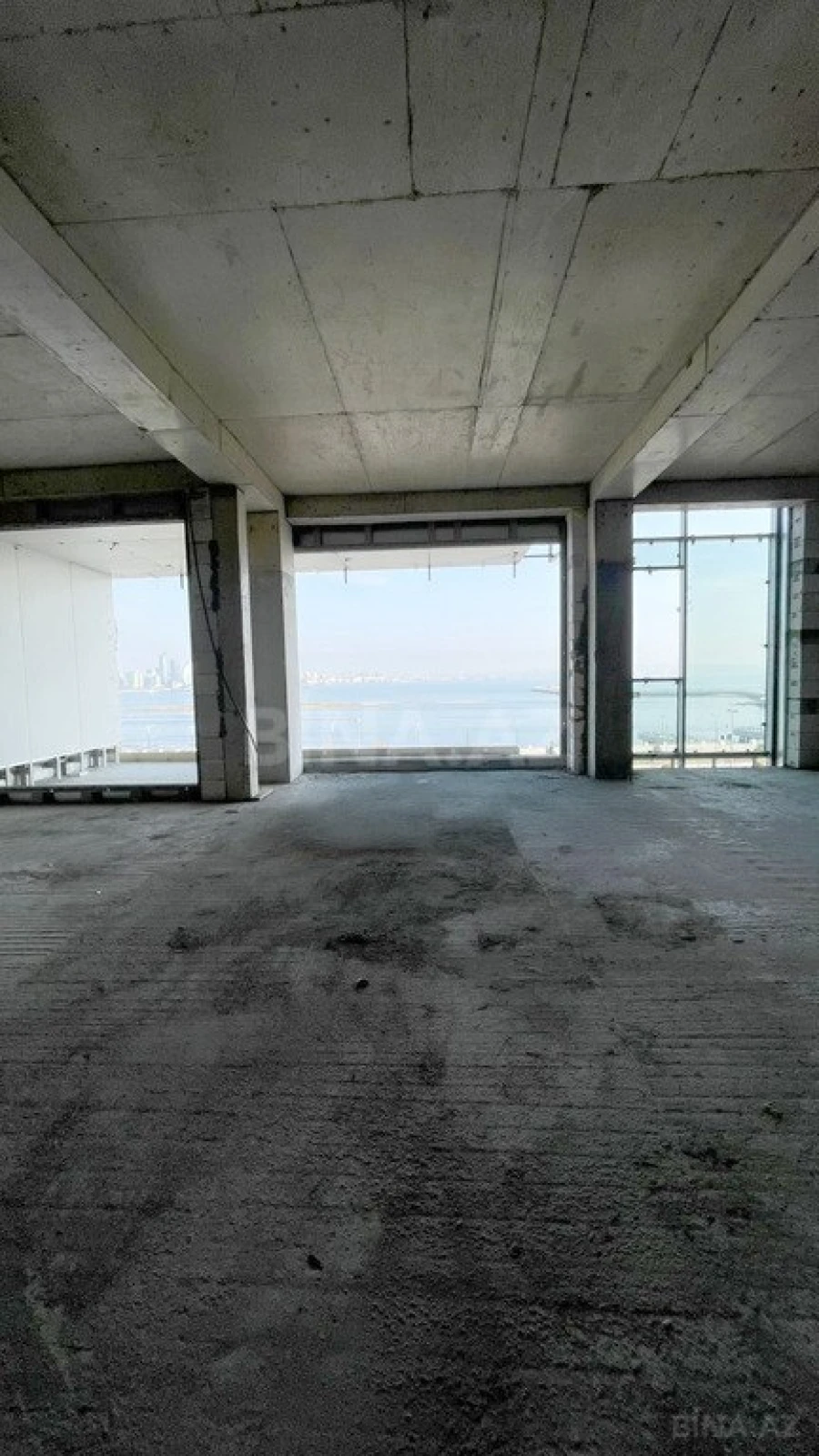 Satılır 4 otaqlı mənzil 266.4 m²