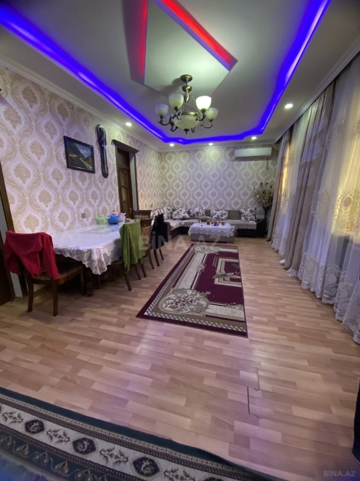 Satılır obyekt 900 m²