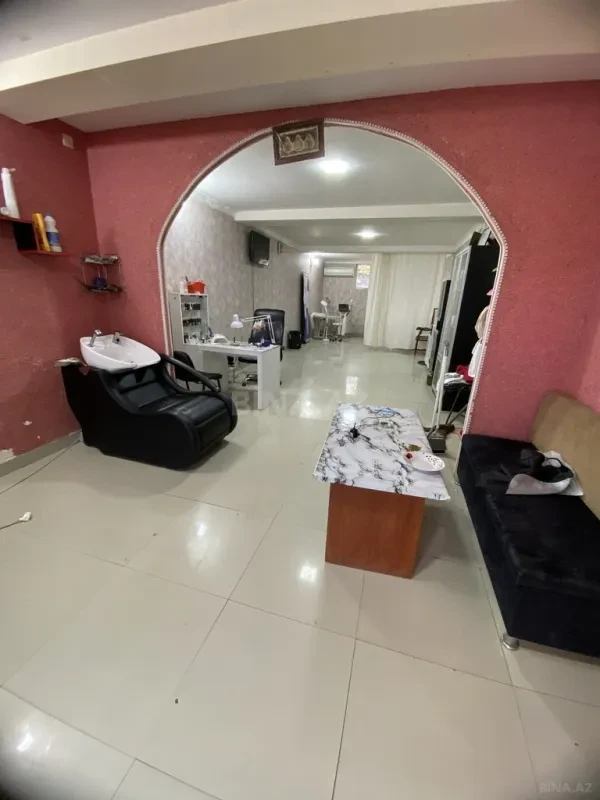 Satılır obyekt 900 m²