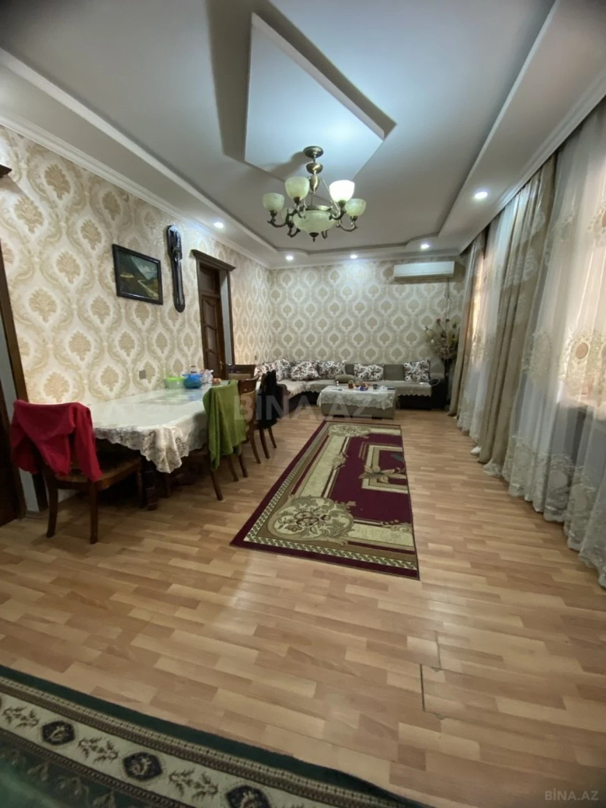 Satılır obyekt 900 m²