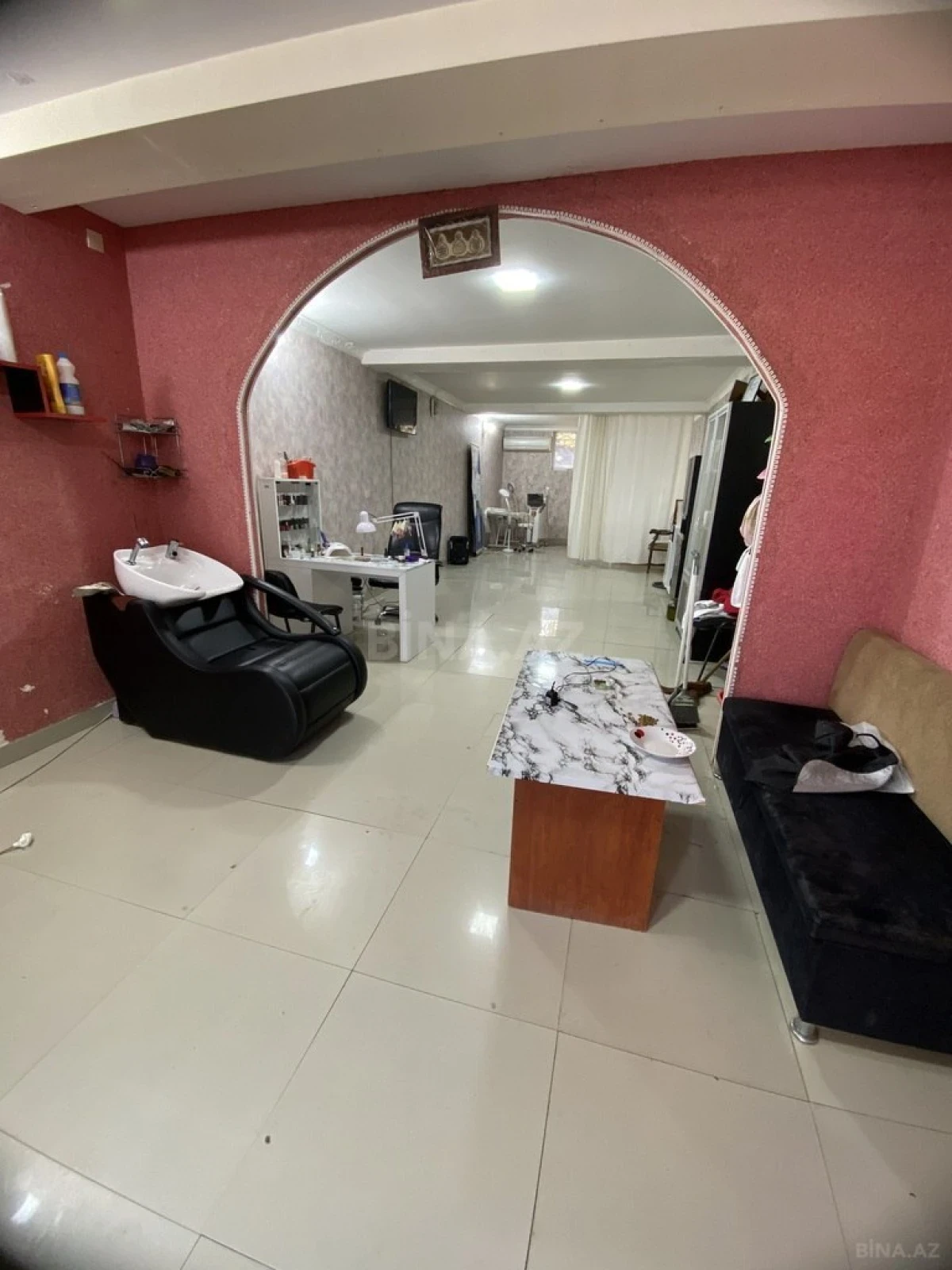 Satılır obyekt 900 m²