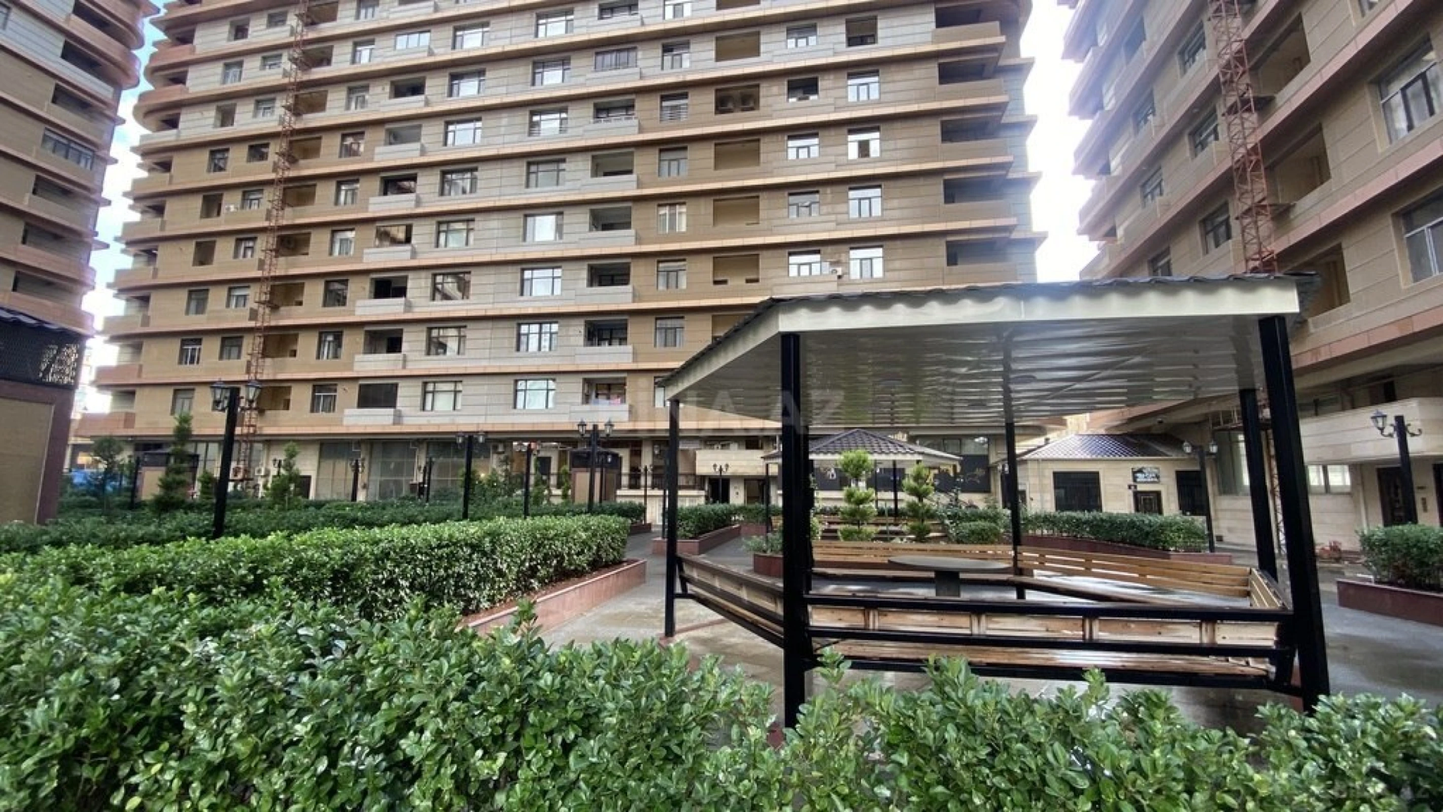 Satılır 3 otaqlı mənzil 149 m²