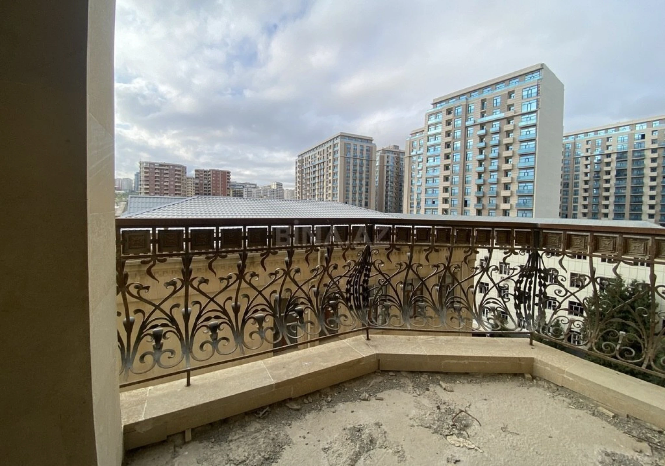 Satılır 3 otaqlı mənzil 149 m²