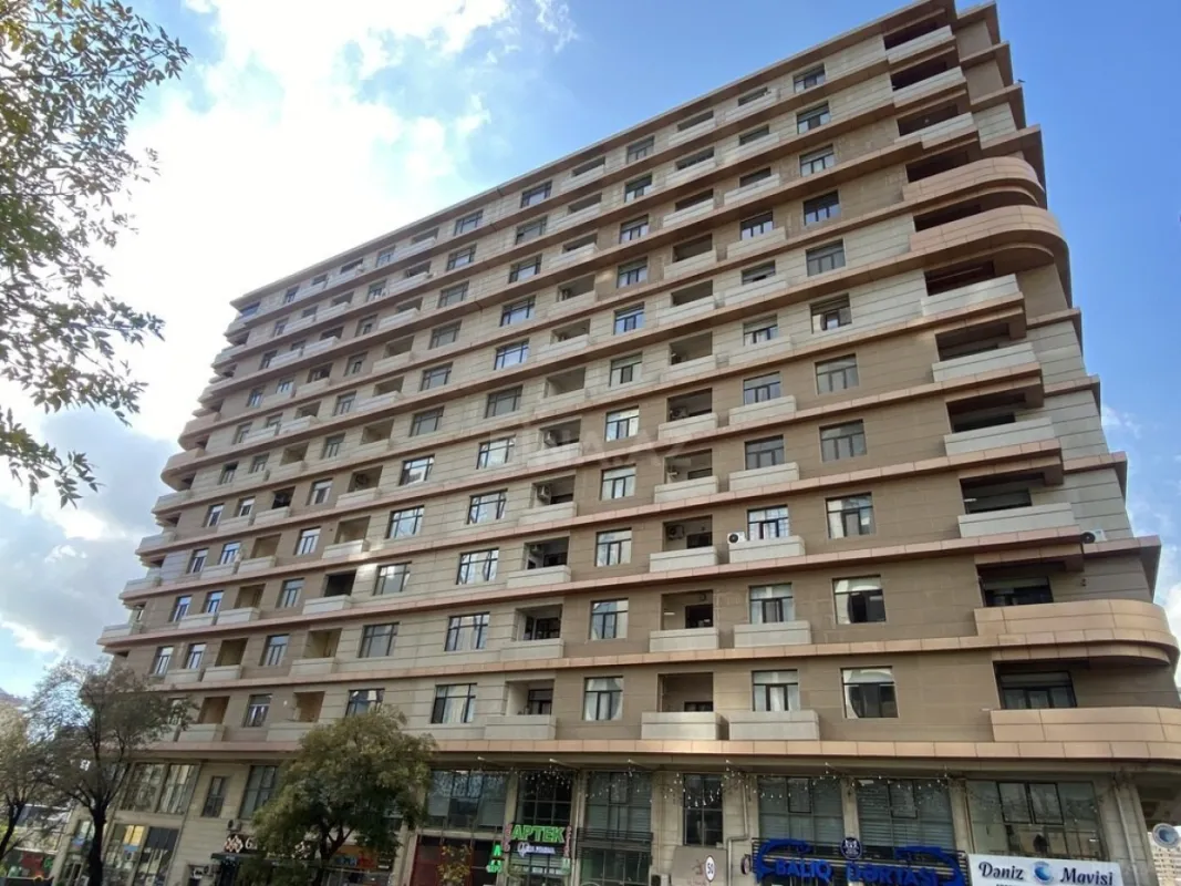 Satılır 3 otaqlı mənzil 149 m²