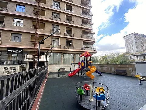 Satılır 3 otaqlı mənzil 149 m²