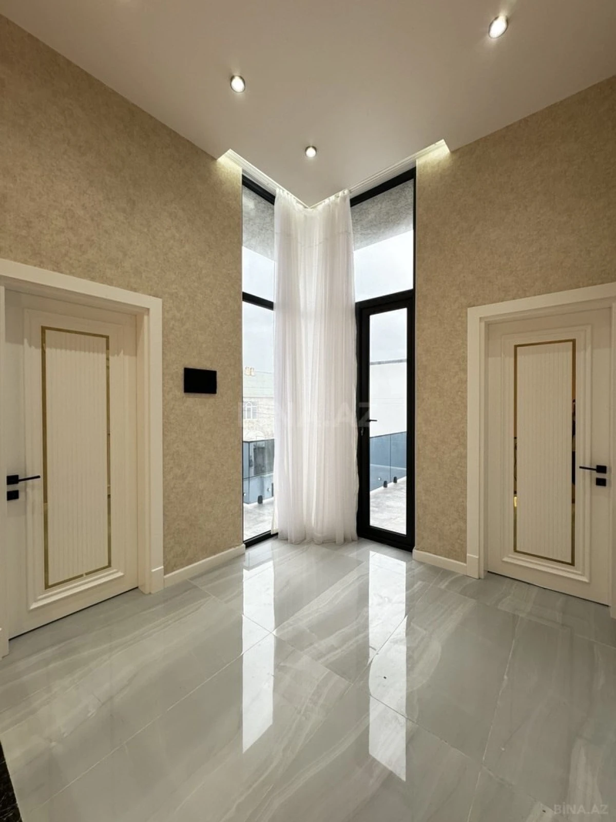 Satılır 5 otaqlı həyət evi 225 m²