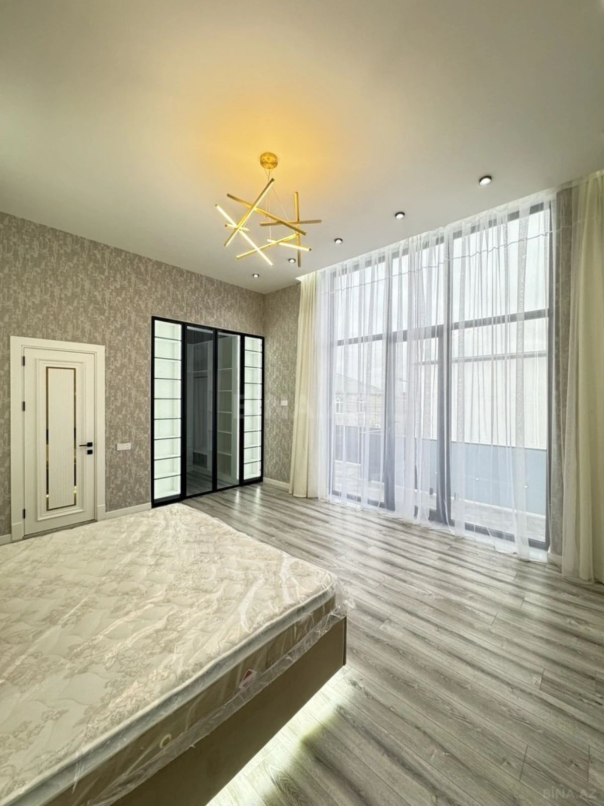 Satılır 5 otaqlı həyət evi 225 m²