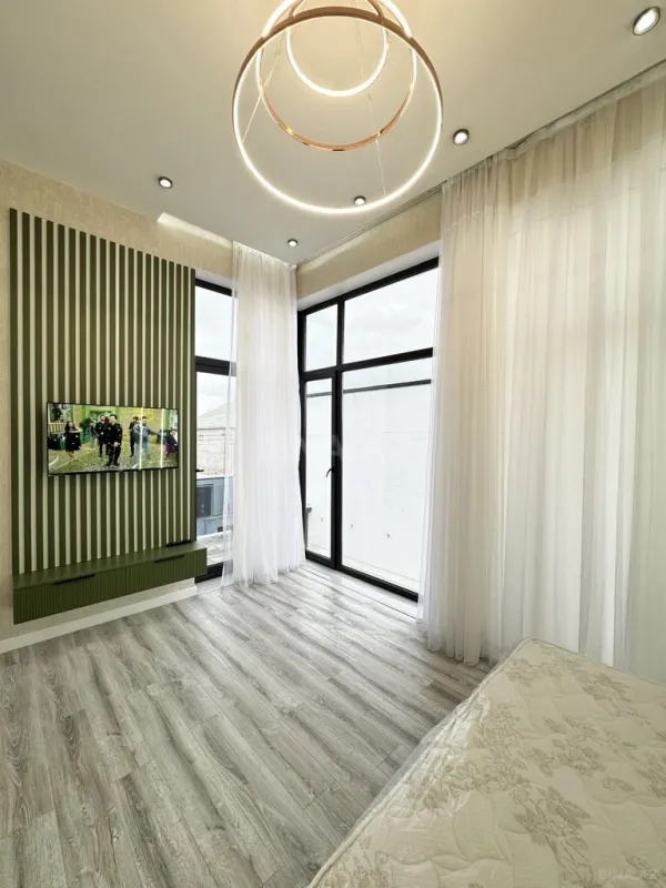 Satılır 5 otaqlı həyət evi 225 m²