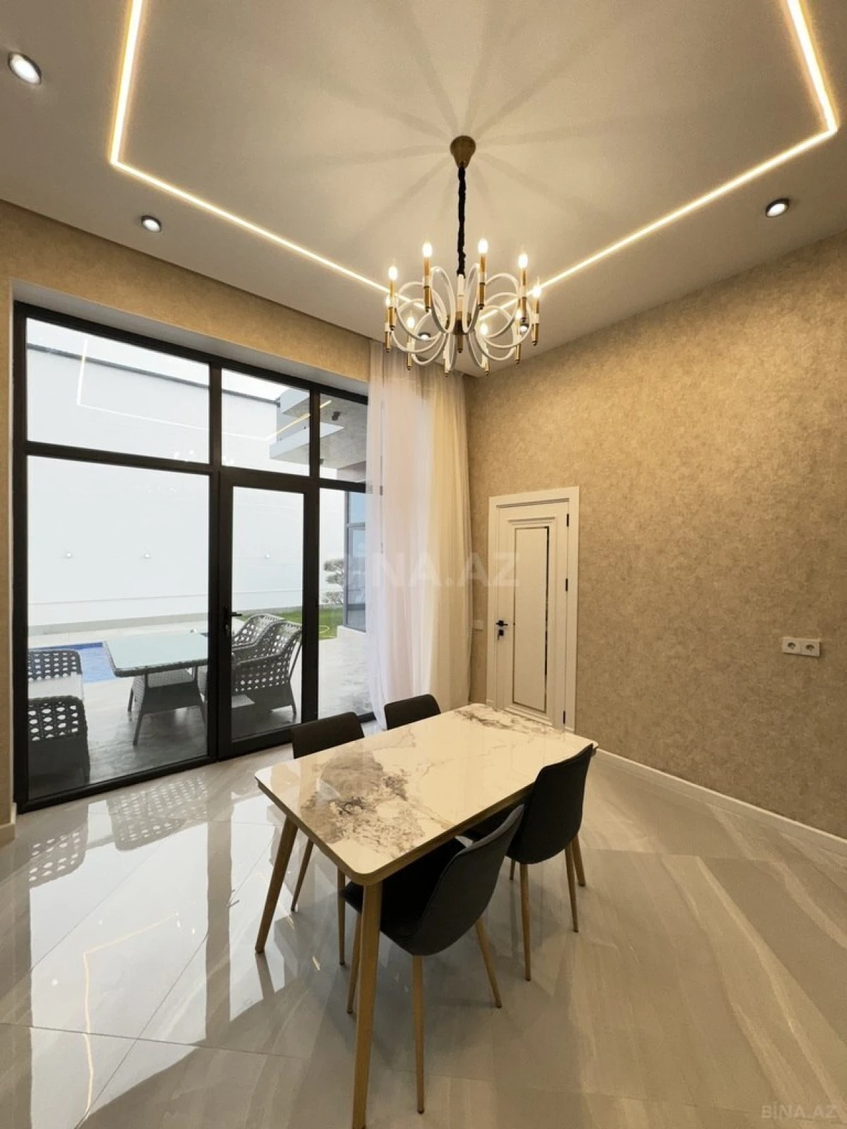 Satılır 5 otaqlı həyət evi 225 m²