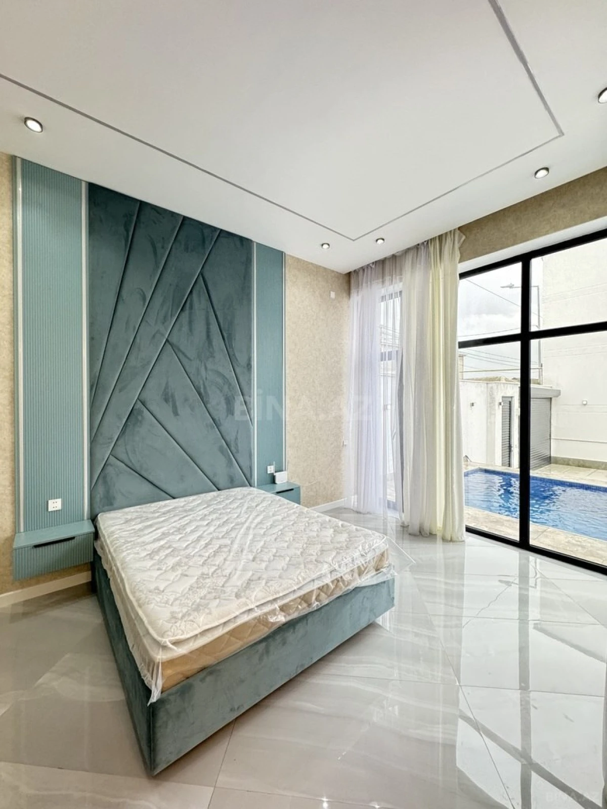 Satılır 5 otaqlı həyət evi 225 m²