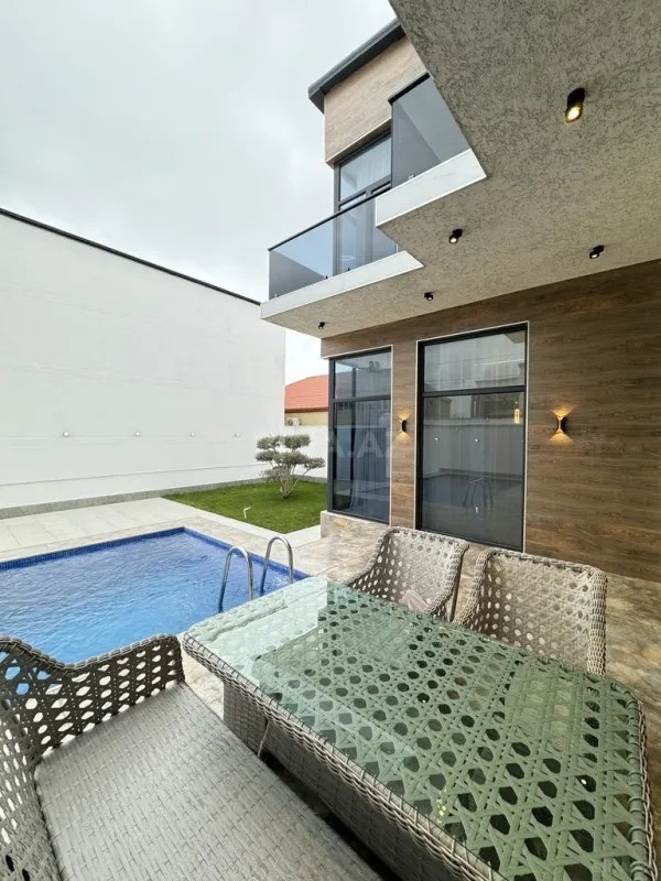 Satılır 5 otaqlı həyət evi 225 m²