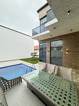 Satılır 5 otaqlı həyət evi 225 m²