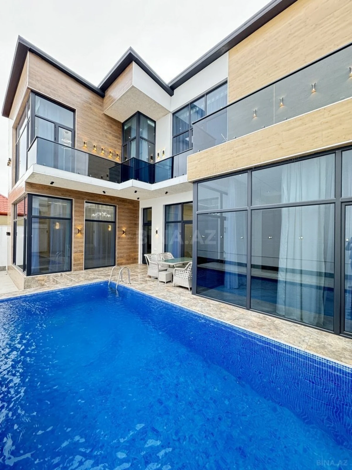 Satılır 5 otaqlı həyət evi 225 m²