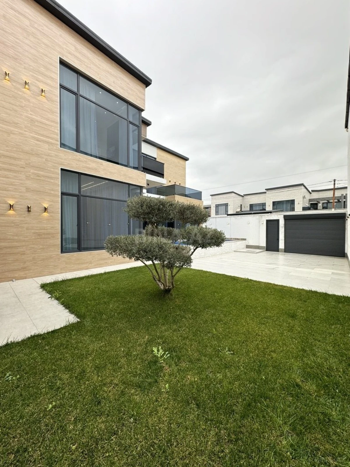 Satılır 5 otaqlı həyət evi 225 m²