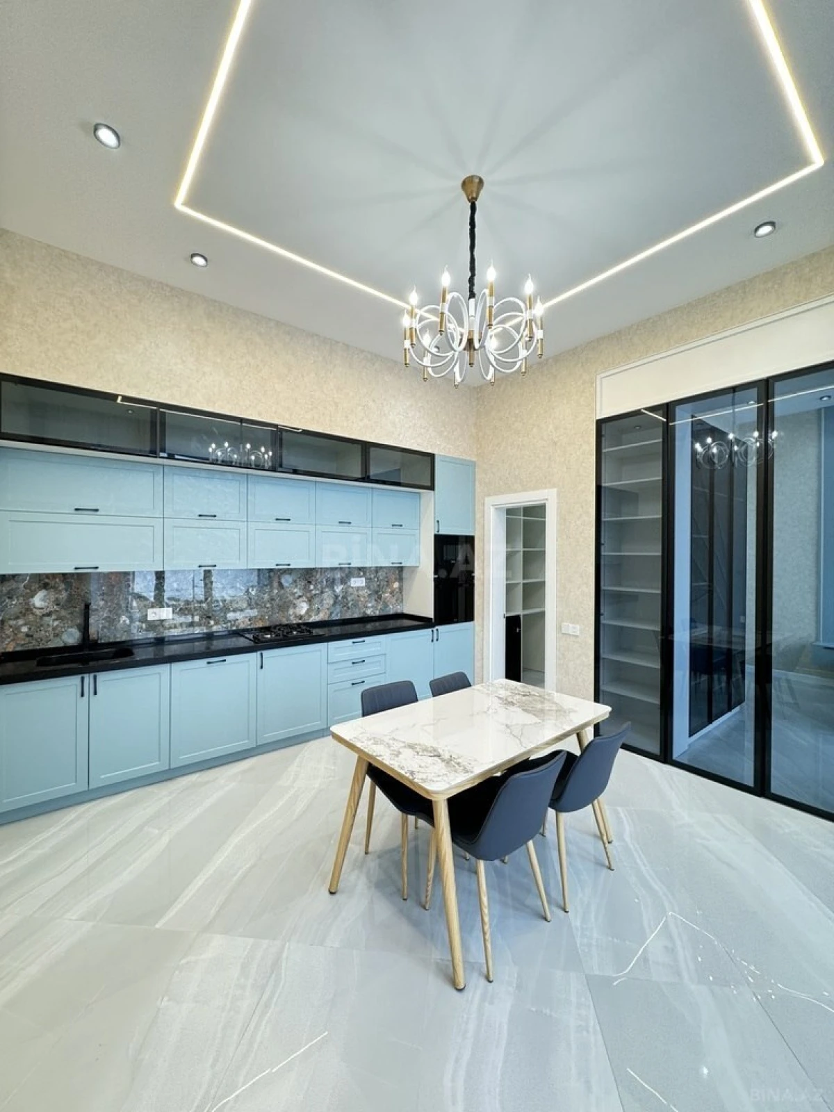 Satılır 5 otaqlı həyət evi 225 m²