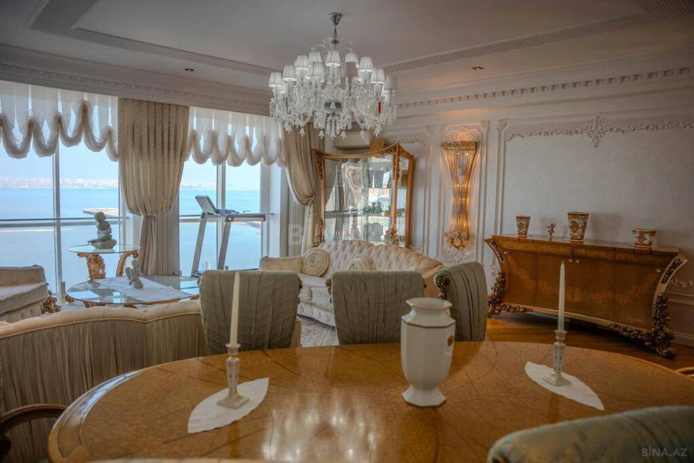 Satılır 5 otaqlı mənzil 225 m²