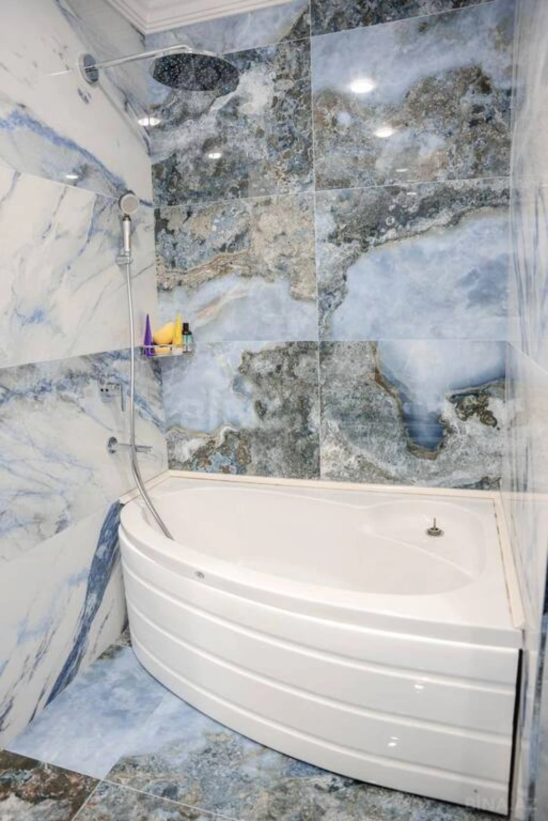 Satılır 5 otaqlı mənzil 225 m²