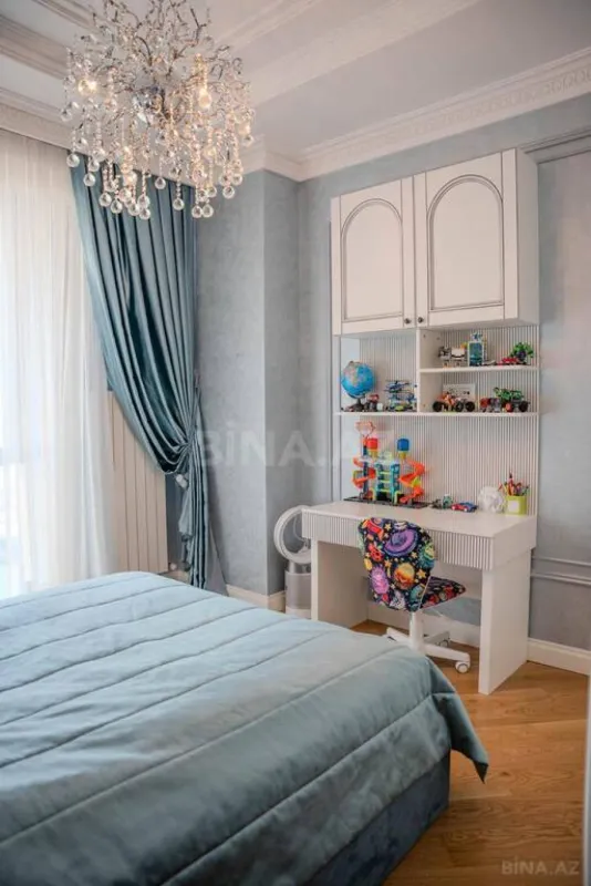 Satılır 5 otaqlı mənzil 225 m²