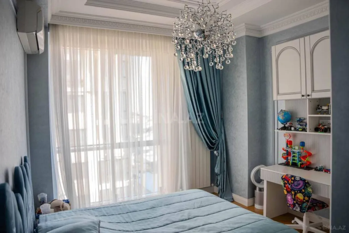 Satılır 5 otaqlı mənzil 225 m²