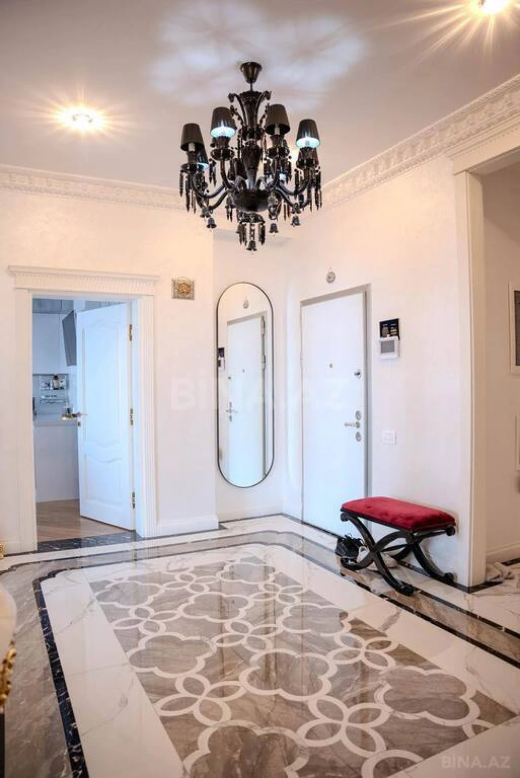 Satılır 5 otaqlı mənzil 225 m²
