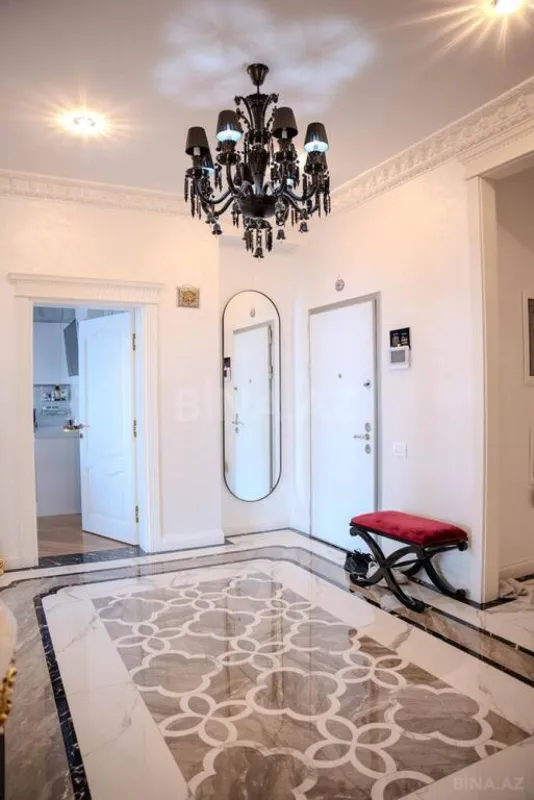 Satılır 5 otaqlı mənzil 225 m²