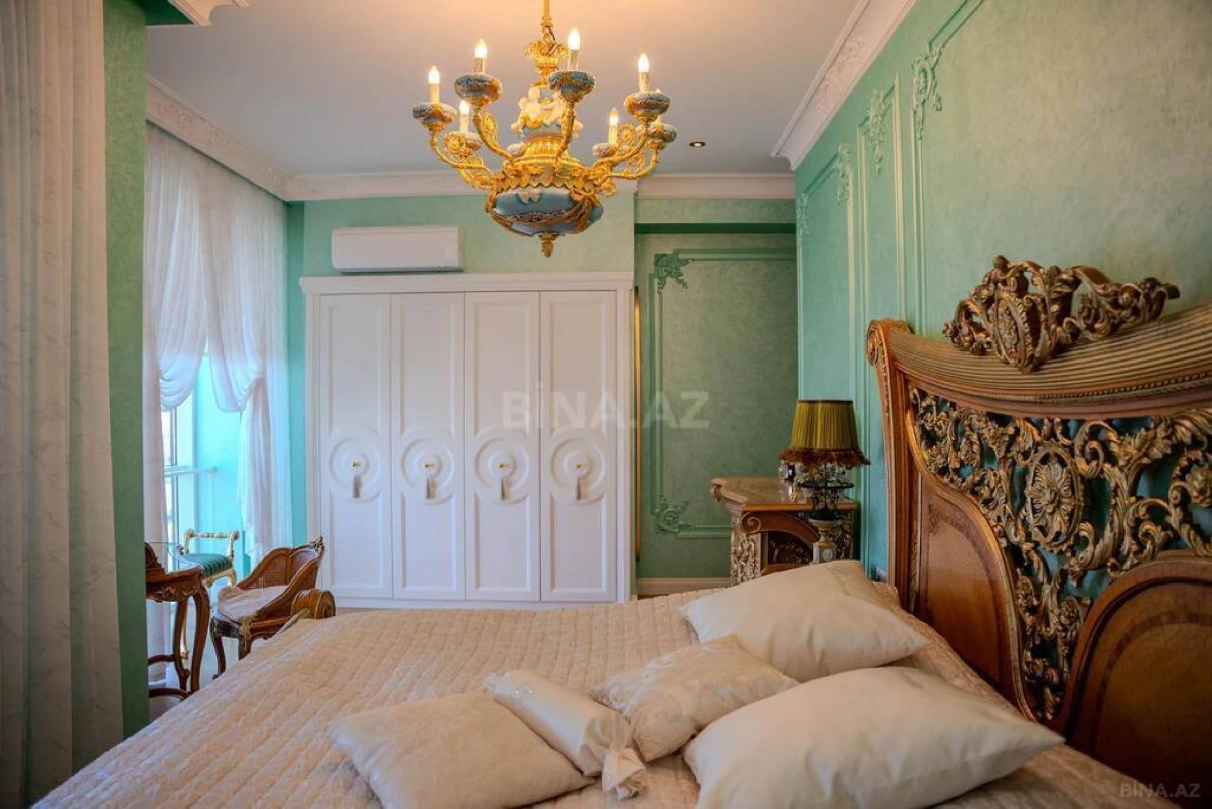 Satılır 5 otaqlı mənzil 225 m²