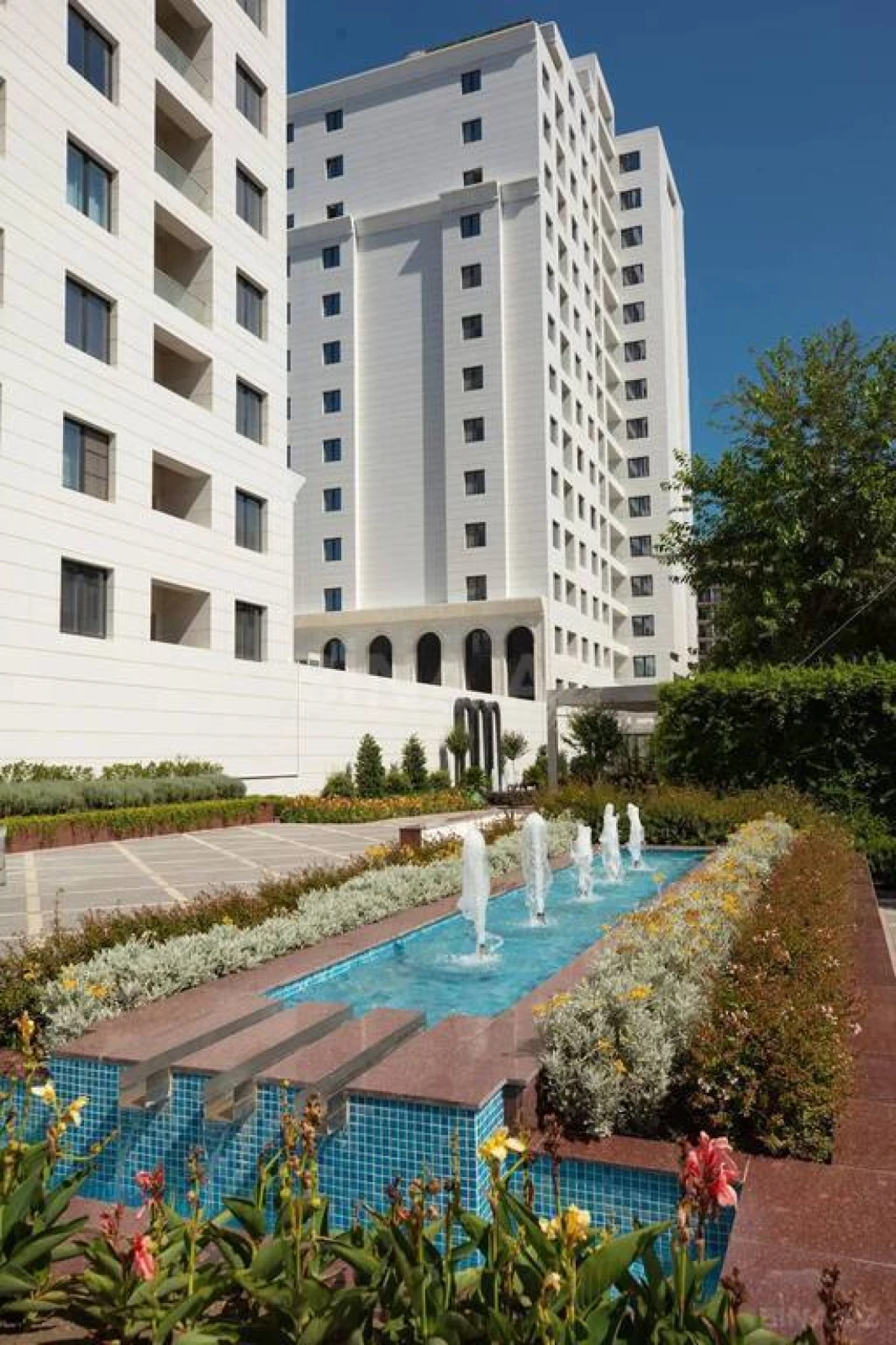 Satılır 5 otaqlı mənzil 225 m²