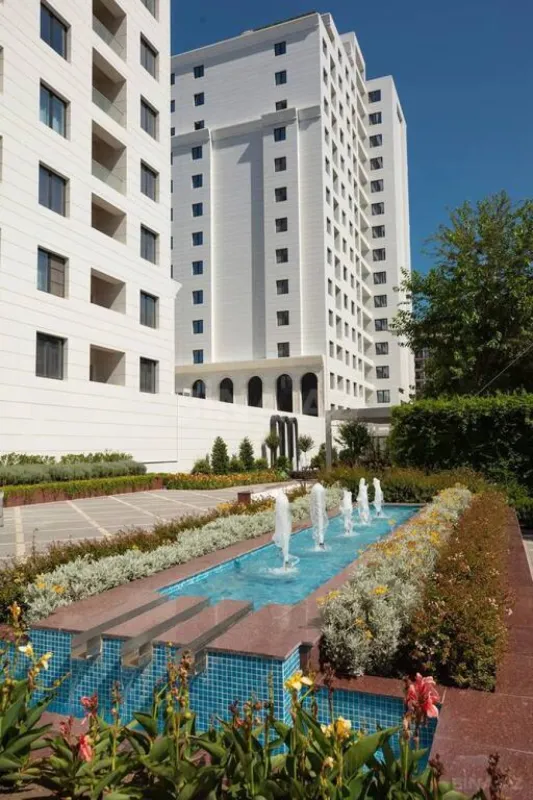 Satılır 5 otaqlı mənzil 225 m²