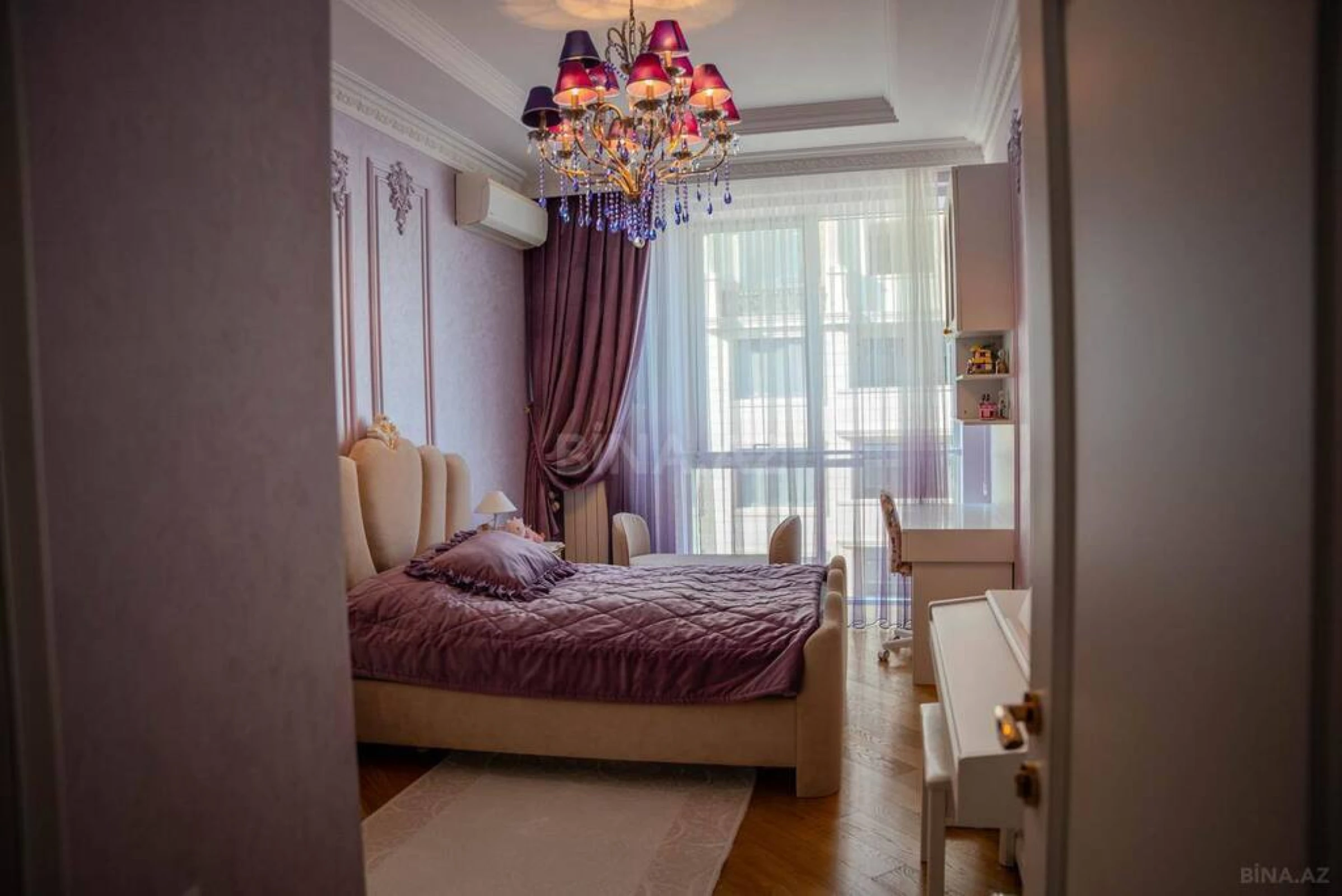Satılır 5 otaqlı mənzil 225 m²