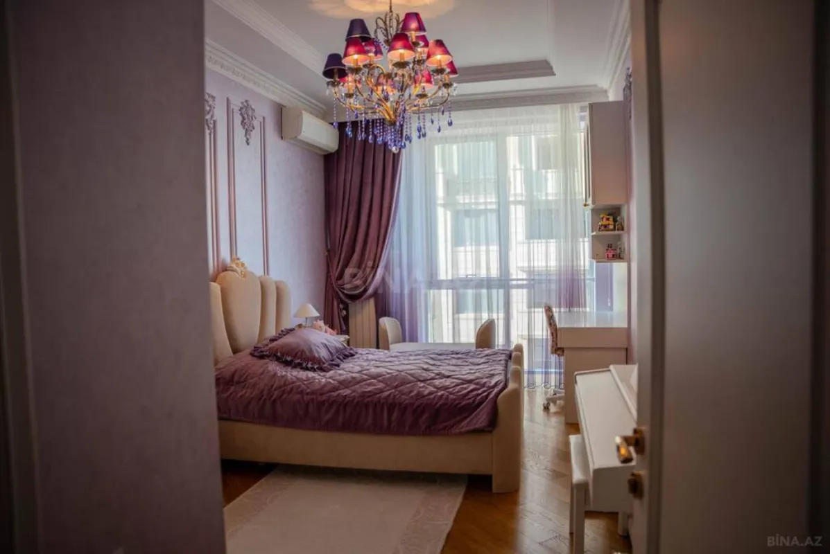 Satılır 5 otaqlı mənzil 225 m²