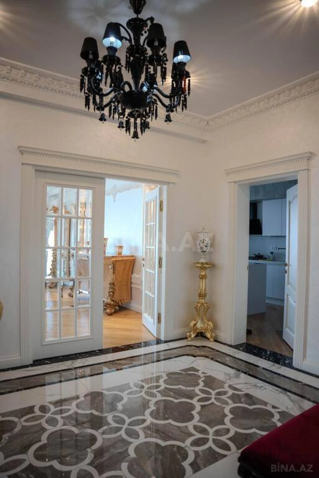 Satılır 5 otaqlı mənzil 225 m²