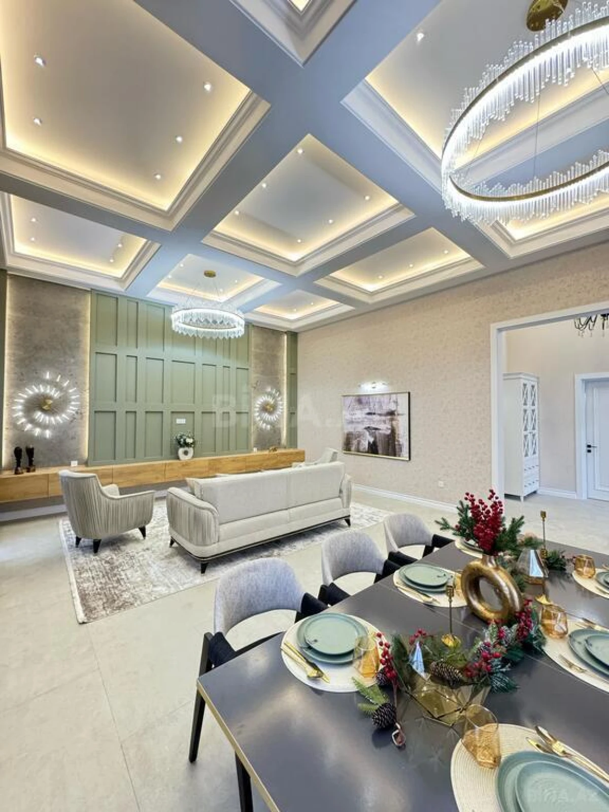 Satılır 5 otaqlı həyət evi 260 m²