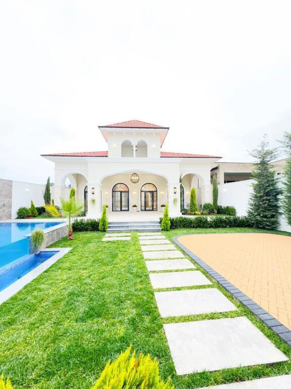 Satılır 5 otaqlı həyət evi 260 m²