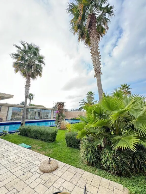 Satılır 6 otaqlı həyət evi 500 m²